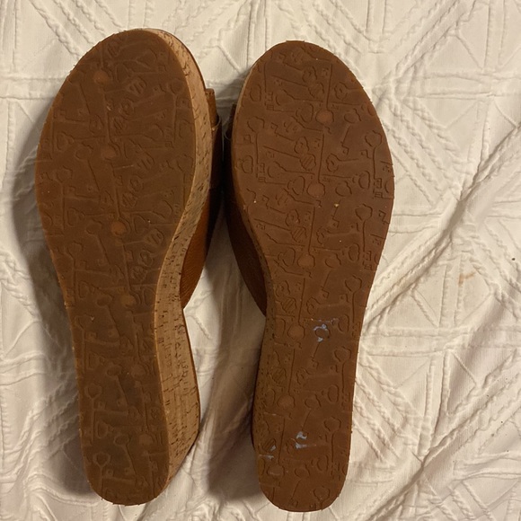 Fossil sandals, size 9, cork wedge, rubber sole. Fabulous shoe. GUC - Picture 5 of 5